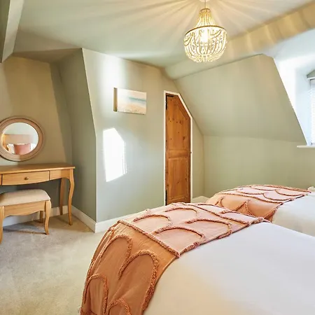 Host & - Dalton House * ويتبي