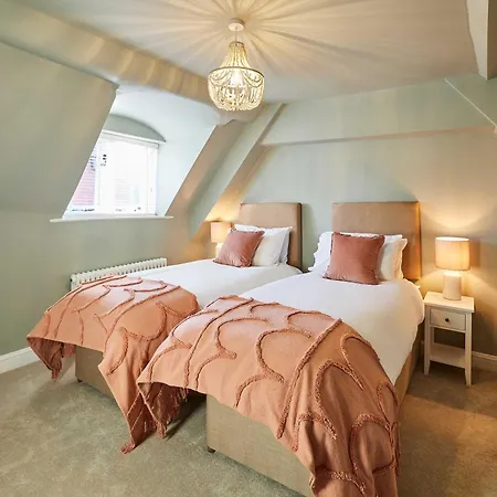 Host & - Dalton House