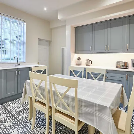 Host & - Dalton House *