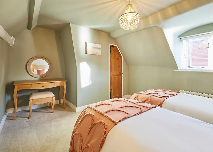 Host & - Dalton House * Whitby