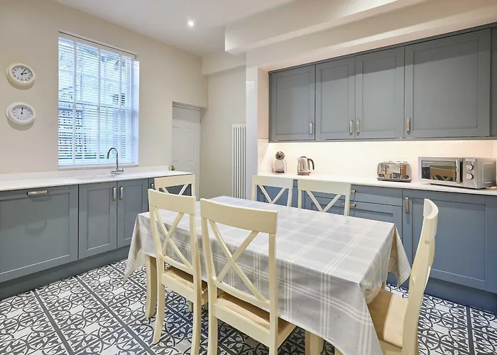 Host & - Dalton House *