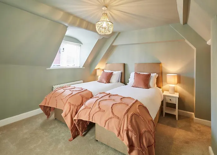 Host & - Dalton House