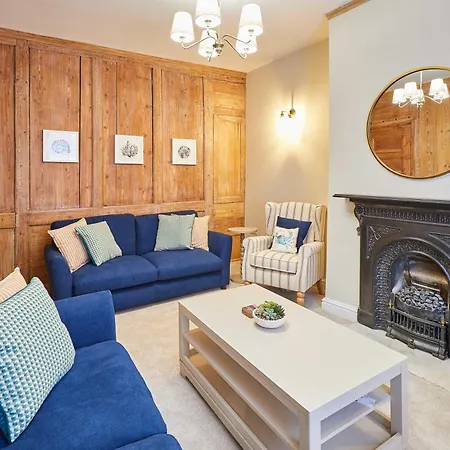 Host & - Dalton House Holiday home